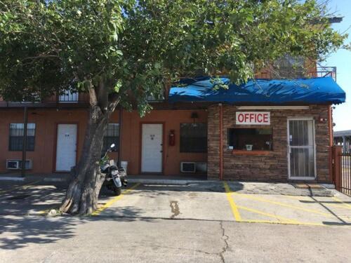 Loma Alta Motel Ларедо Екстериор снимка